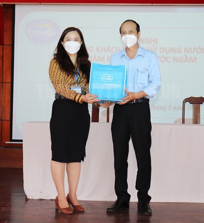 Tp. Hồ Chí Minh: Nâng cao sức khỏe người dân thông qua việc sử dụng nước sạch thay cho nguồn nước ngầm